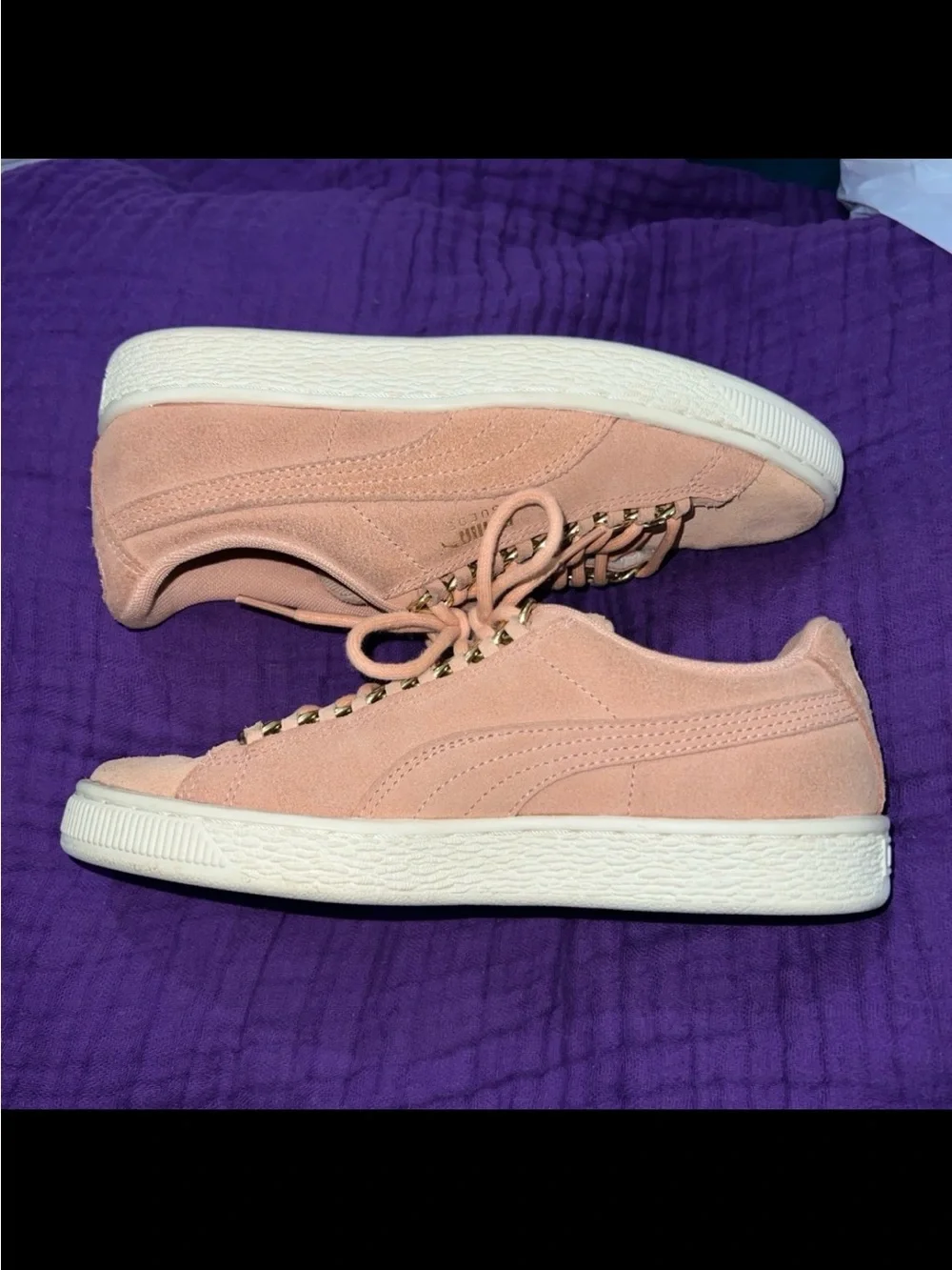 PUMA SUEDE CLASSIC X GOLD CHAIN SNEAKERS IN DUSTY CORAL/PUMA GOLD COLOR//SZ 6.5
